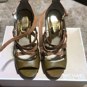 Michael Kors Cyndi peep toe pumps